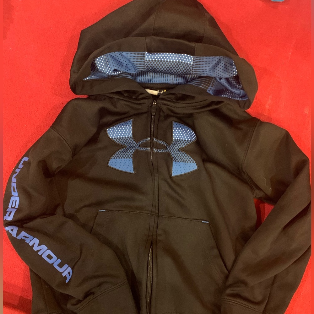 Boy’s Size 7 Black & Blue Under Armour Zip Up Hoodie Sweatshirt GUC